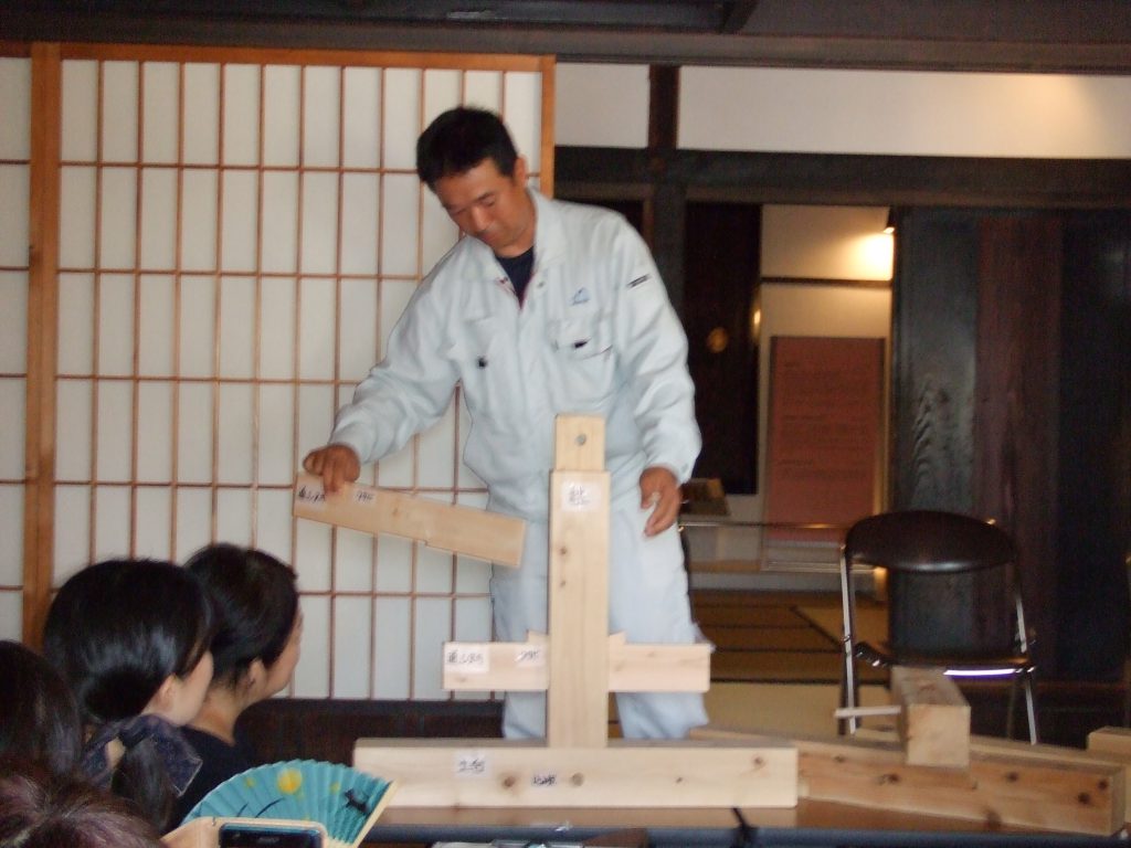 土間づくり体験イベントの様子